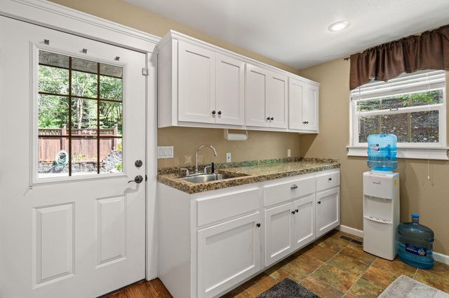 651 Dutcher Creek Road, Grants Pass, OR 97527