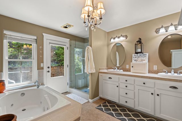 651 Dutcher Creek Road, Grants Pass, OR 97527