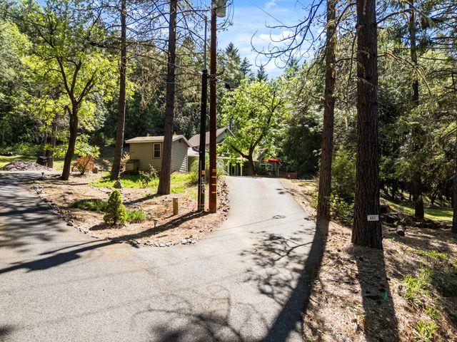 651 Dutcher Creek Road, Grants Pass, OR 97527