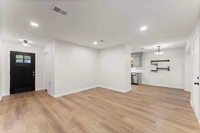 4 Dashwood Forest Street, The Woodlands, TX 77381