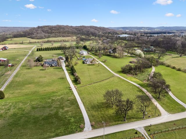 7009 Hoover Mason Ln, Mount Pleasant, TN 38474