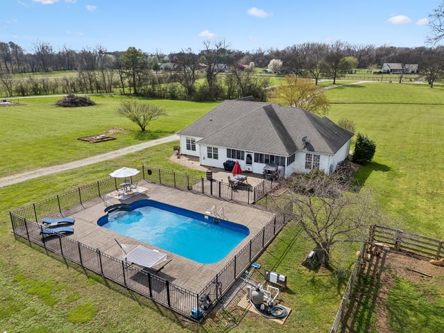 7009 Hoover Mason Ln, Mount Pleasant, TN 38474