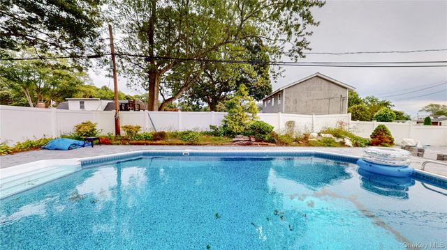 41 Campus Drive, Farmingville, NY 11738