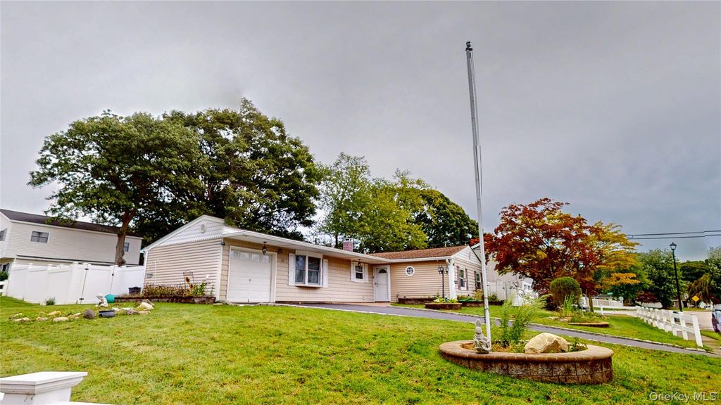41 Campus Drive, Farmingville, NY 11738 — photo 2