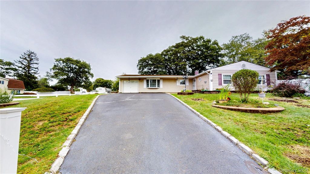 41 Campus Drive, Farmingville, NY 11738 — photo 3