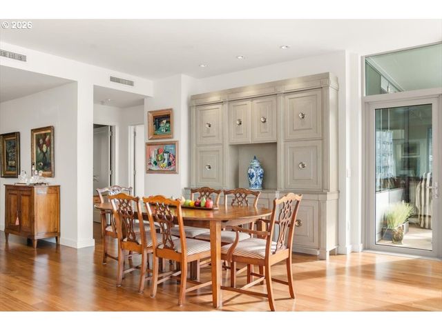 841 S GAINES St 1412, Portland, OR 97239