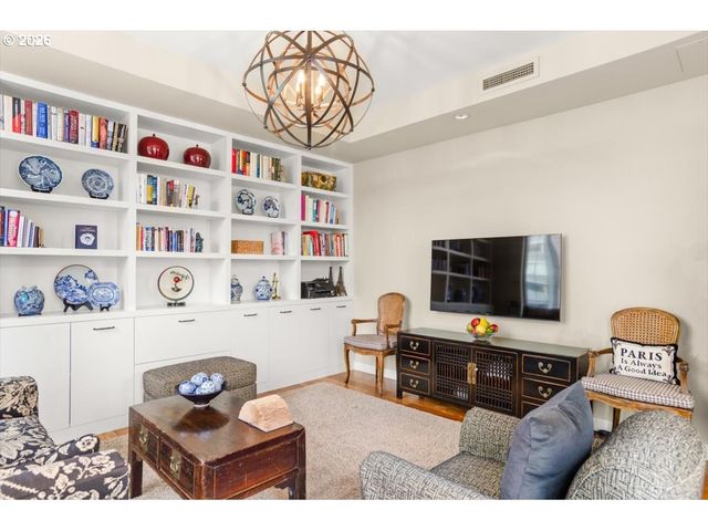 841 S GAINES St 1412, Portland, OR 97239