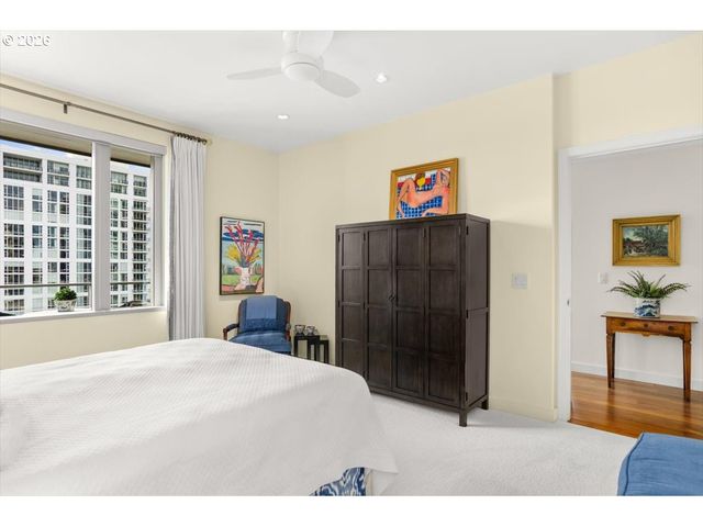 841 S GAINES St 1412, Portland, OR 97239