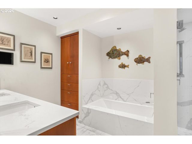 841 S GAINES St 1412, Portland, OR 97239