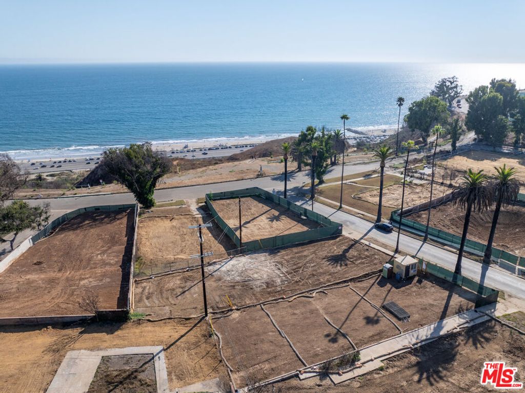 Image 2 of property listing at 316 Swarthmore Ave, Pacific Palisades, CA 90272