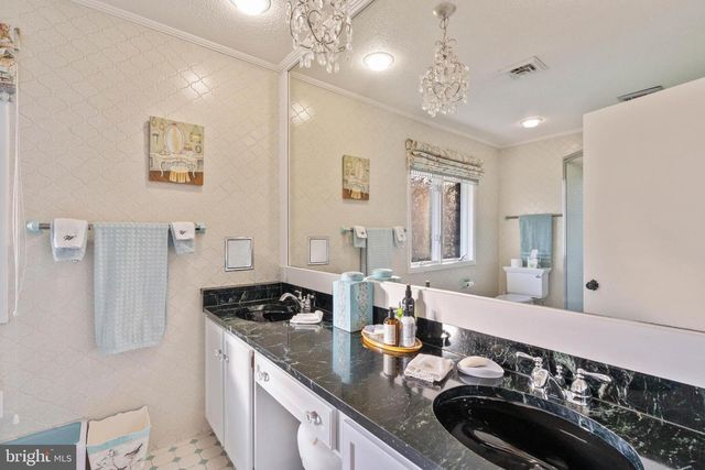 5 LOCHVIEW CT, Lutherville Timonium, MD 21093