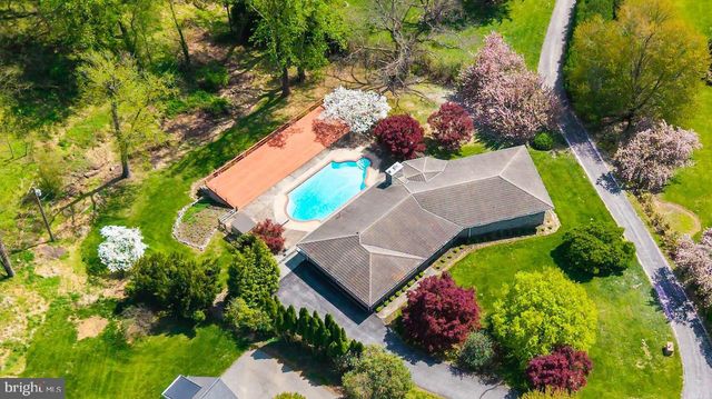 5 LOCHVIEW CT, Lutherville Timonium, MD 21093