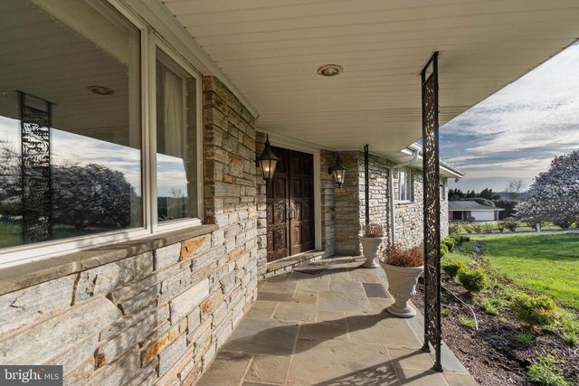 5 LOCHVIEW CT, Lutherville Timonium, MD 21093