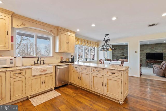 5 LOCHVIEW CT, Lutherville Timonium, MD 21093