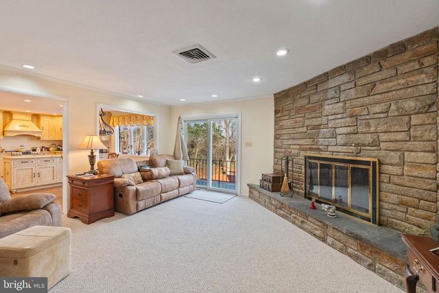 5 LOCHVIEW CT, Lutherville Timonium, MD 21093