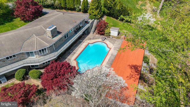 5 LOCHVIEW CT, Lutherville Timonium, MD 21093