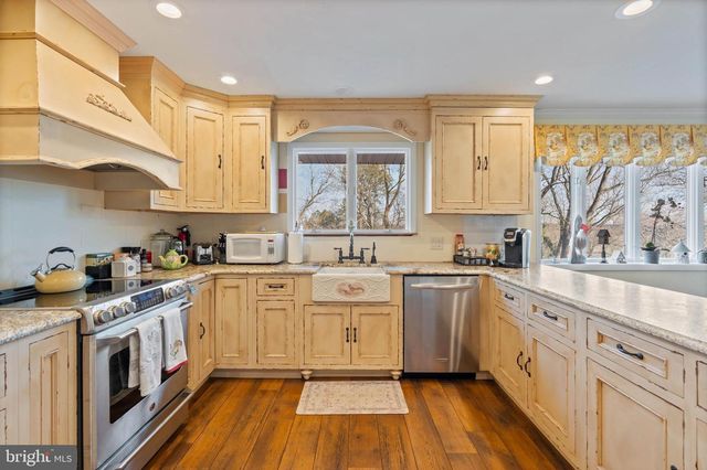 5 LOCHVIEW CT, Lutherville Timonium, MD 21093