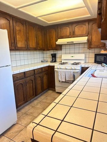 360 N Capitola Court 4, Porterville, CA 93257