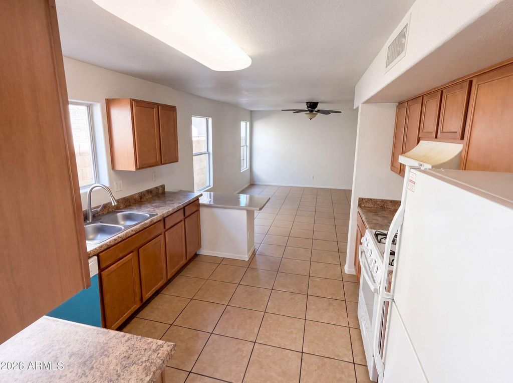 7436 W SANNA Street, Peoria, AZ 85345 — photo 2