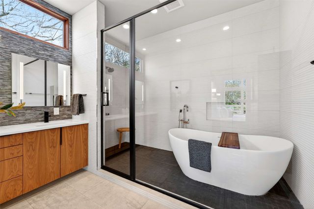 7045 Clayton Avenue, Dallas, TX 75214