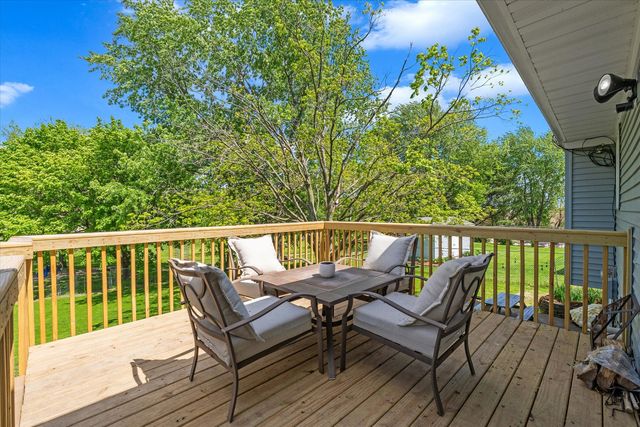 314 Crest Road, Eldridge, IA 52748