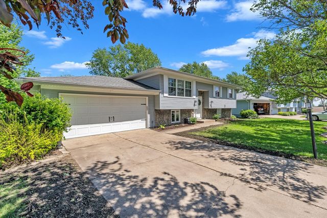 314 Crest Road, Eldridge, IA 52748