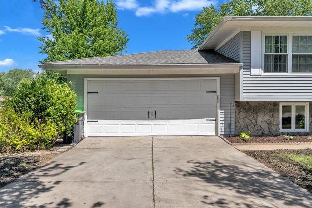 314 Crest Road, Eldridge, IA 52748