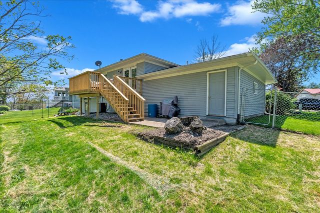 314 Crest Road, Eldridge, IA 52748