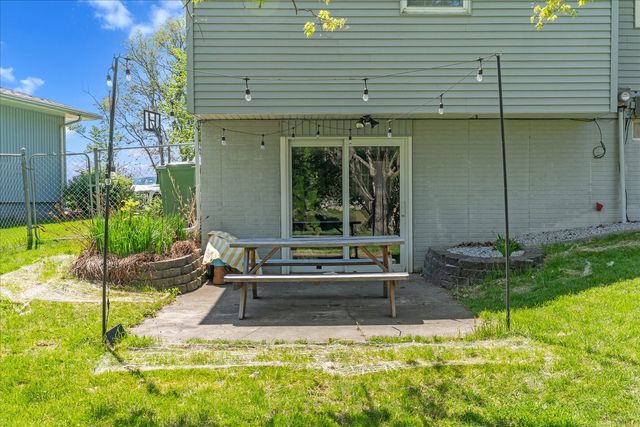 314 Crest Road, Eldridge, IA 52748
