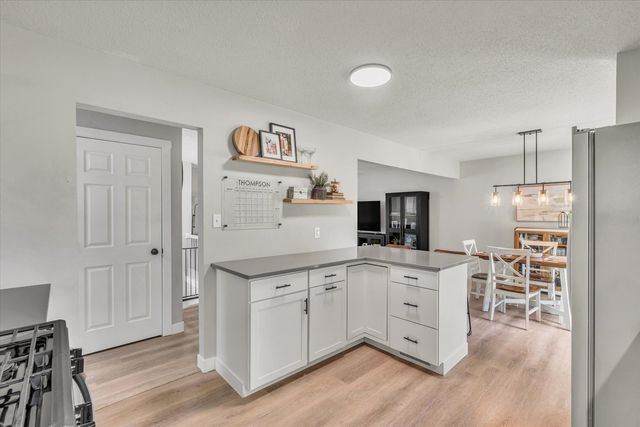 314 Crest Road, Eldridge, IA 52748