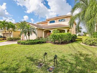 1529 Birdie DR, Naples, FL 34120