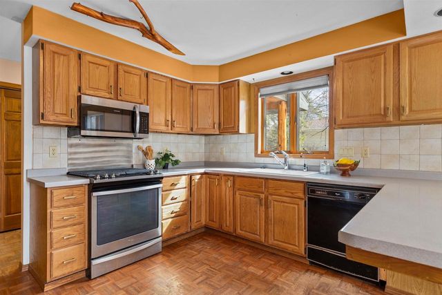 419 MAPLE LANE, Neenah, WI 54956