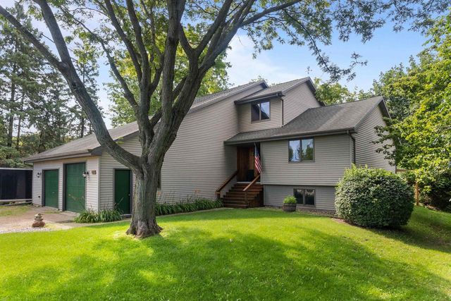 419 MAPLE LANE, Neenah, WI 54956