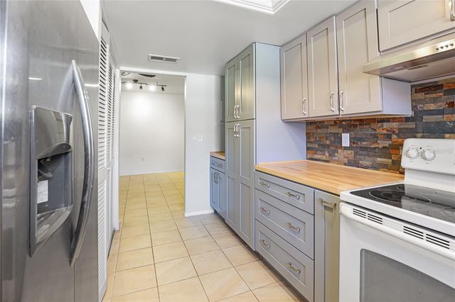 1403 56TH STREET W 1403, Bradenton, FL 34209