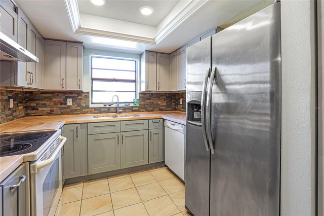 1403 56TH STREET W 1403, Bradenton, FL 34209