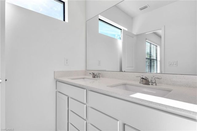 1426 Weeping Willow CT, Cape Coral, FL 33909