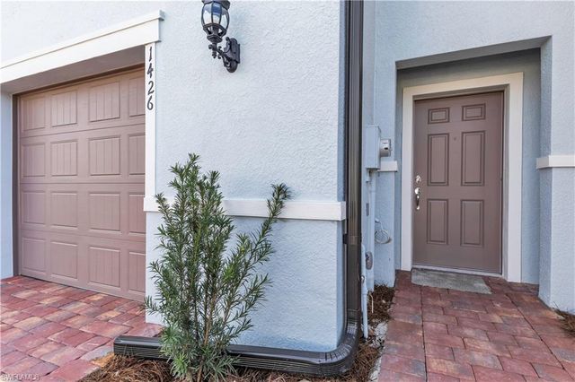 1426 Weeping Willow CT, Cape Coral, FL 33909