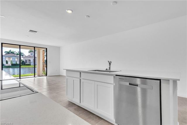 1426 Weeping Willow CT, Cape Coral, FL 33909