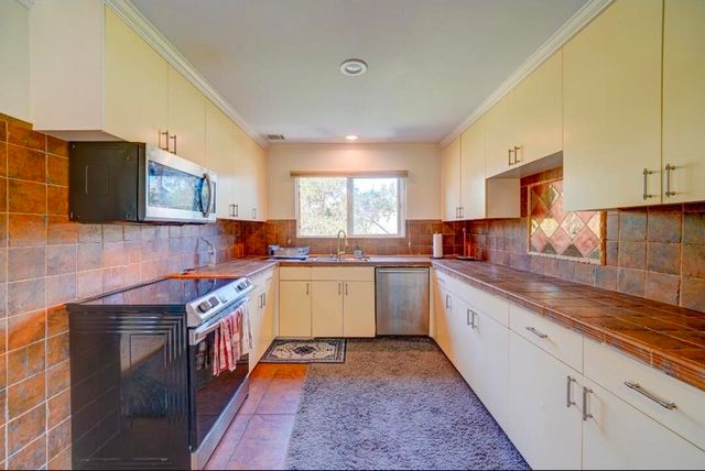 1377 Knoll Road, Redlands, CA 92373