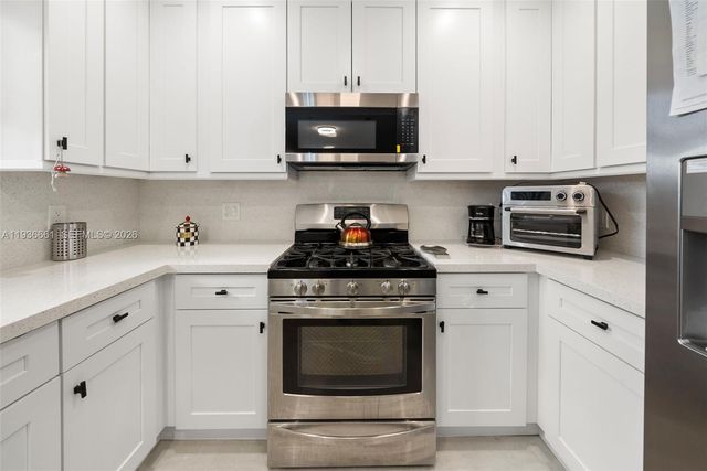 7517 Cutlass Ave, North Bay Village, FL 33141