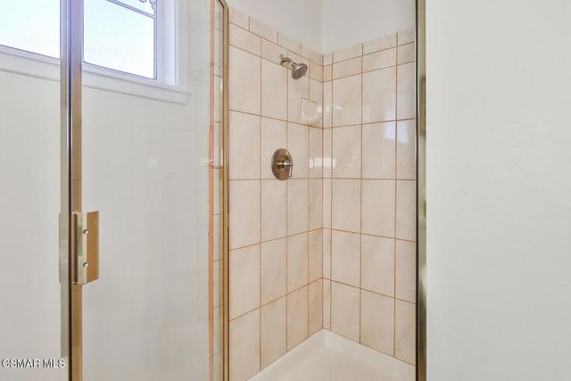 5260 Edgeware Drive, Calabasas, CA 91301