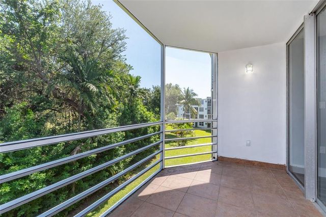 1101 NE 191ST Street H301, Miami, FL 33179