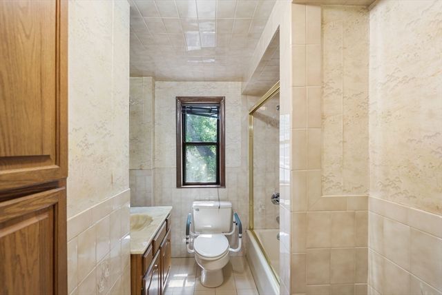 25 Bradbury Street, Boston, MA 02134
