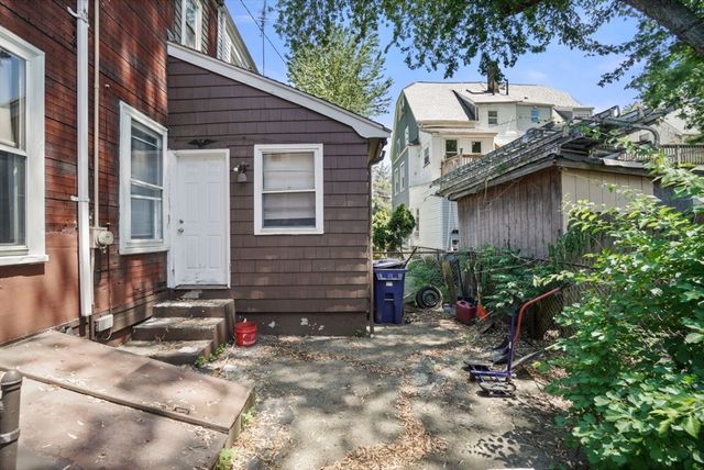 25 Bradbury Street, Boston, MA 02134