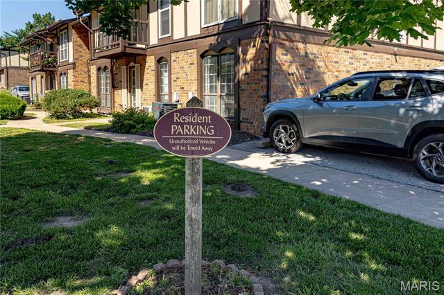 603 Rosetta Drive E, Florissant, MO 63031