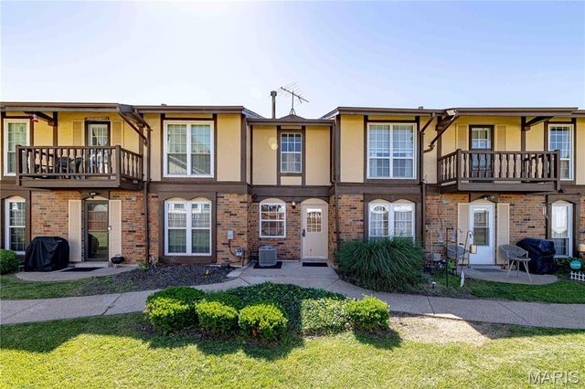 603 Rosetta Drive E, Florissant, MO 63031