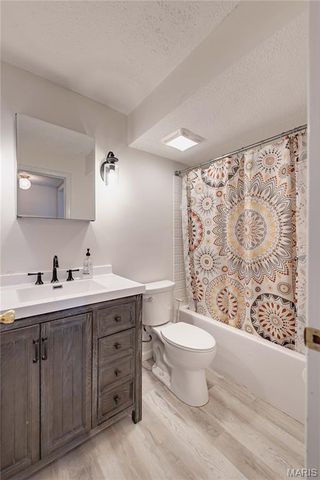 603 Rosetta Drive E, Florissant, MO 63031