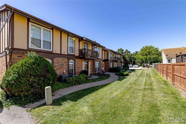 603 Rosetta Drive E, Florissant, MO 63031