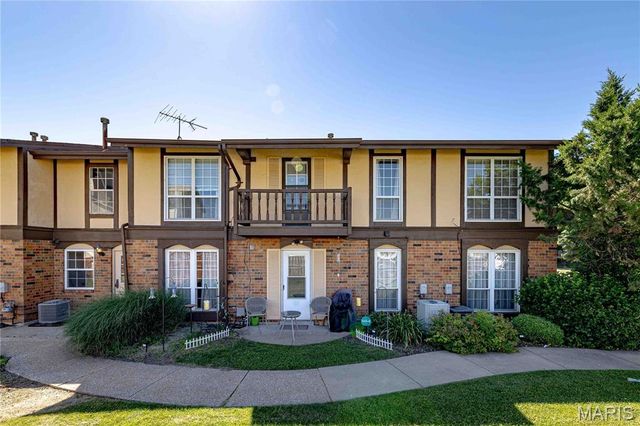 603 Rosetta Drive E, Florissant, MO 63031
