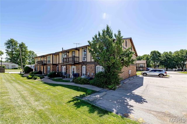 603 Rosetta Drive E, Florissant, MO 63031